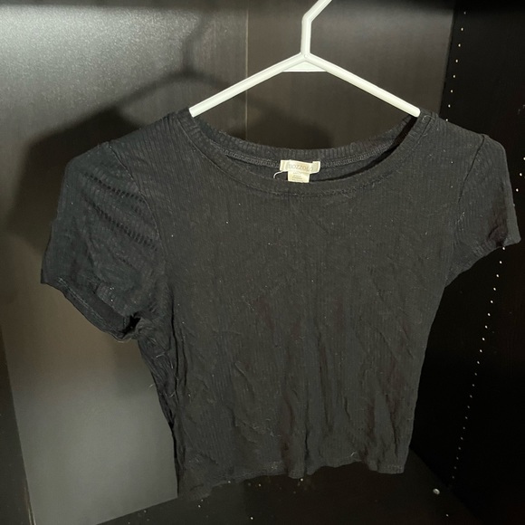 Basic Black Cropped Tee - Picture 1 of 2